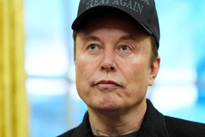 Musk calls for Amtrak and the Postal Service to become private entities