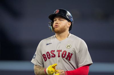 Braves sign outfielder Alex Verdugo