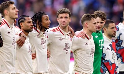 Injuries pile up at Bayern Munich to threaten Thomas Müller’s perfect ending