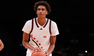 Top basketball prospect Alijah Arenas reportedly in coma after car crash