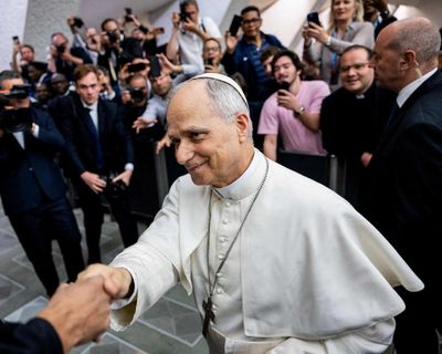 Zelenskyy invites Pope Leo to Ukraine as pontiff urges journalists to report truth
