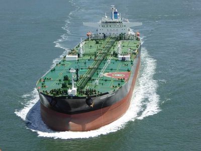 Crude Oil Prices Gain on Dollar Weakens and Doubts Over an Iran Nuclear Deal